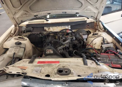 1987 Volvo 244 Dl/Gl z USA, uszkodzony, nr VIN YV1AX8849H1253789